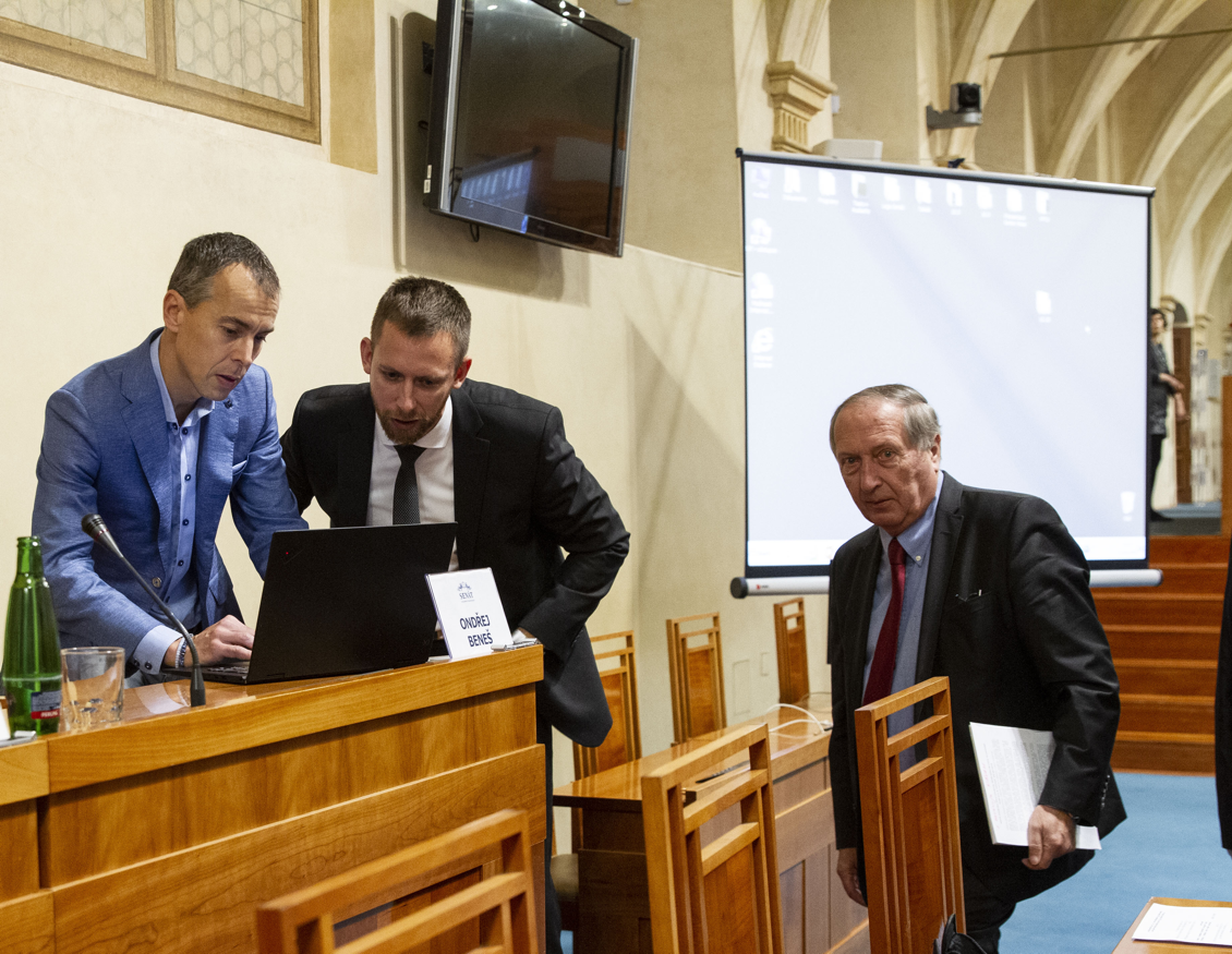 Foto: archiv Kanceláře Senátu. Seminář Pitná voda pro 3. tisíciletí. Foto: archiv Kanceláře Senátu. Seminář Pitná voda pro 3. tisíciletí.