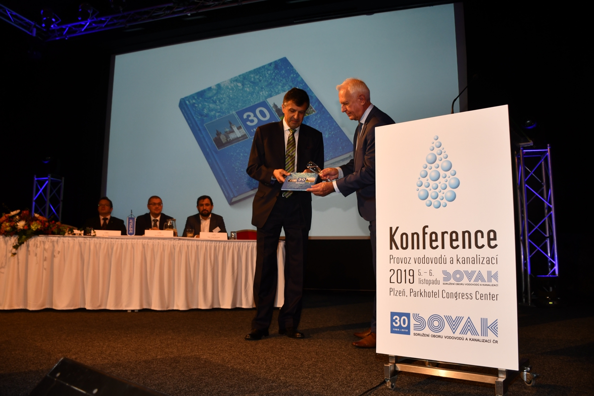 Křest publikace k 30 letům SOVAK ČR na konferenci Provoz vodovodů a kanalizací 2019 Křest publikace k 30 letům SOVAK ČR na konferenci Provoz vodovodů a kanalizací 2019