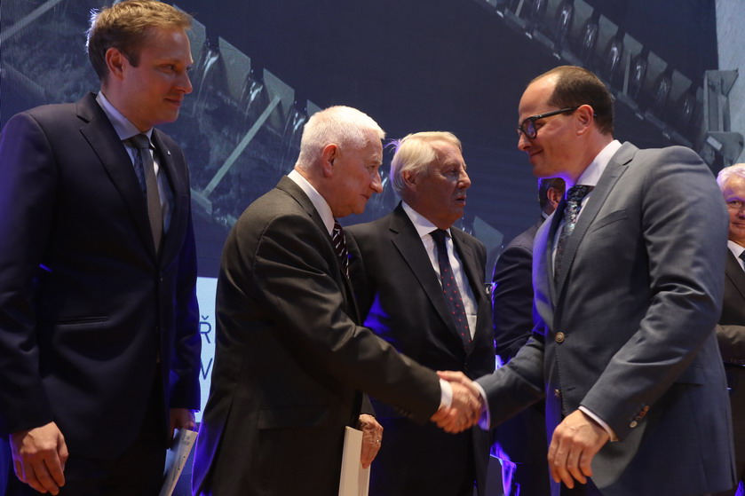 Zdroj archiv Nadace ABF: Ocenění Nové vodní linky pražské ÚČOV v přehlídce Stavba roku 2019 Zdroj archiv Nadace ABF: Ocenění Nové vodní linky pražské ÚČOV v přehlídce Stavba roku 2019