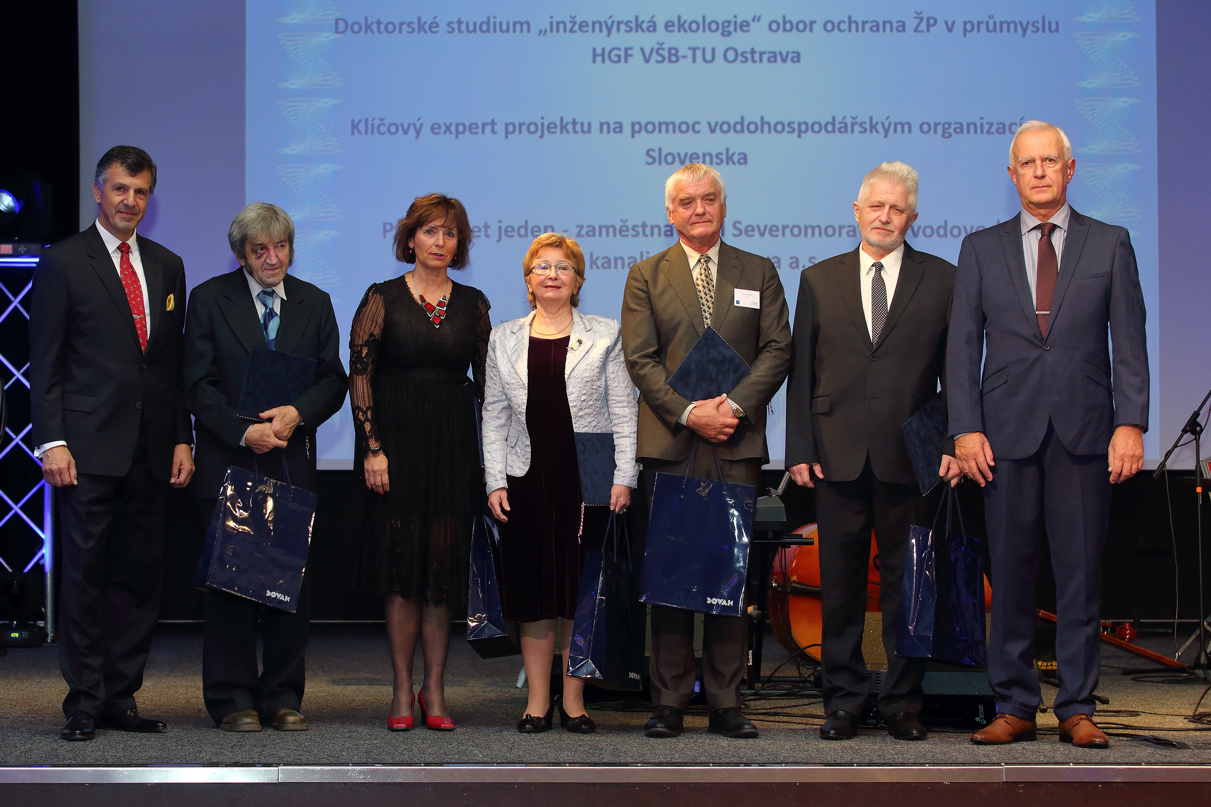 Předání ocenění Osobnost SOVAK ČR na konferenci Provoz vodovodů a kanalizací 2019 Předání ocenění Osobnost SOVAK ČR na konferenci Provoz vodovodů a kanalizací 2019