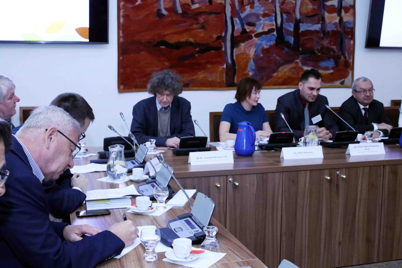 Seminář Cena, kvalita a dostupnost pitné vody, zdroj Poslanecká sněmovna PČR Seminář Cena, kvalita a dostupnost pitné vody, zdroj Poslanecká sněmovna PČR