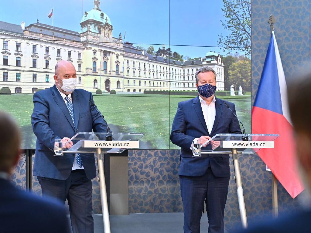 Ministr životního prostředí Mgr. Richard Brabec a ministr zemědělství Ing. Miroslav Toman, CSc. Ministr životního prostředí Mgr. Richard Brabec a ministr zemědělství Ing. Miroslav Toman, CSc.