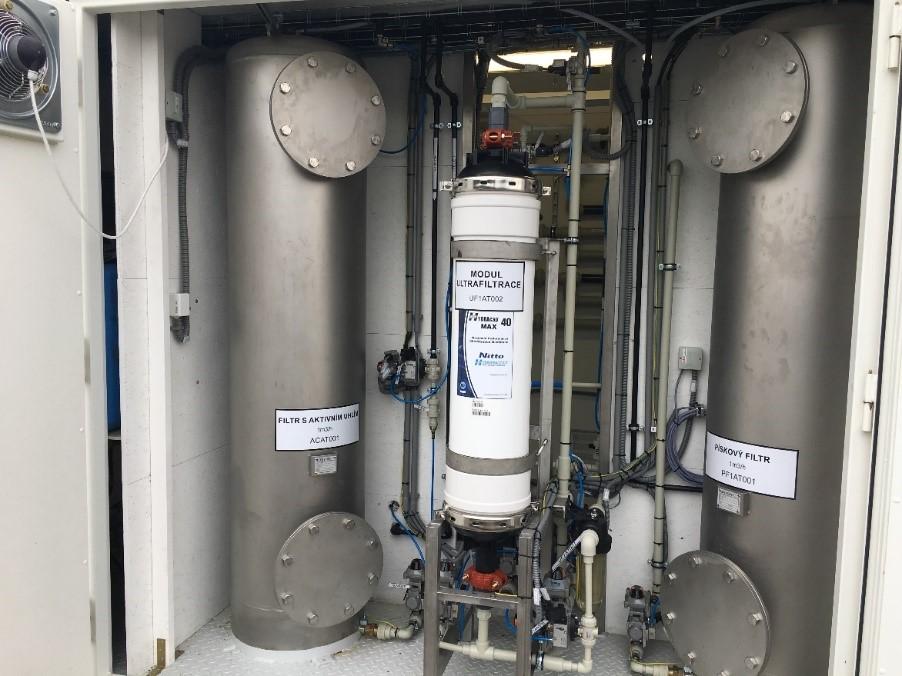 Písková filtrace, membránová filtrace a filtr s granulovaným aktivním uhlím v poloprovozní jednotce pro recyklaci odpadních vod, foto: Ing. Martin Srb, Ph.D. Písková filtrace, membránová filtrace a filtr s granulovaným aktivním uhlím v poloprovozní jednotce pro recyklaci odpadních vod, foto: Ing. Martin Srb, Ph.D.