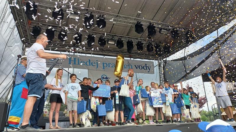 Vítězný tým Porubské kosatky v soutěži Hledej pramen vody 2023 Vítězný tým Porubské kosatky v soutěži Hledej pramen vody 2023