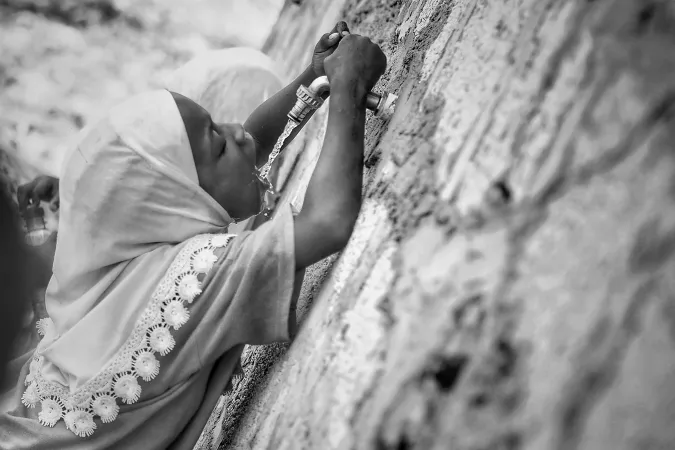 3. místo: Roman Jaroš – Pitná voda – o přestávce ve škole v Tanzanii